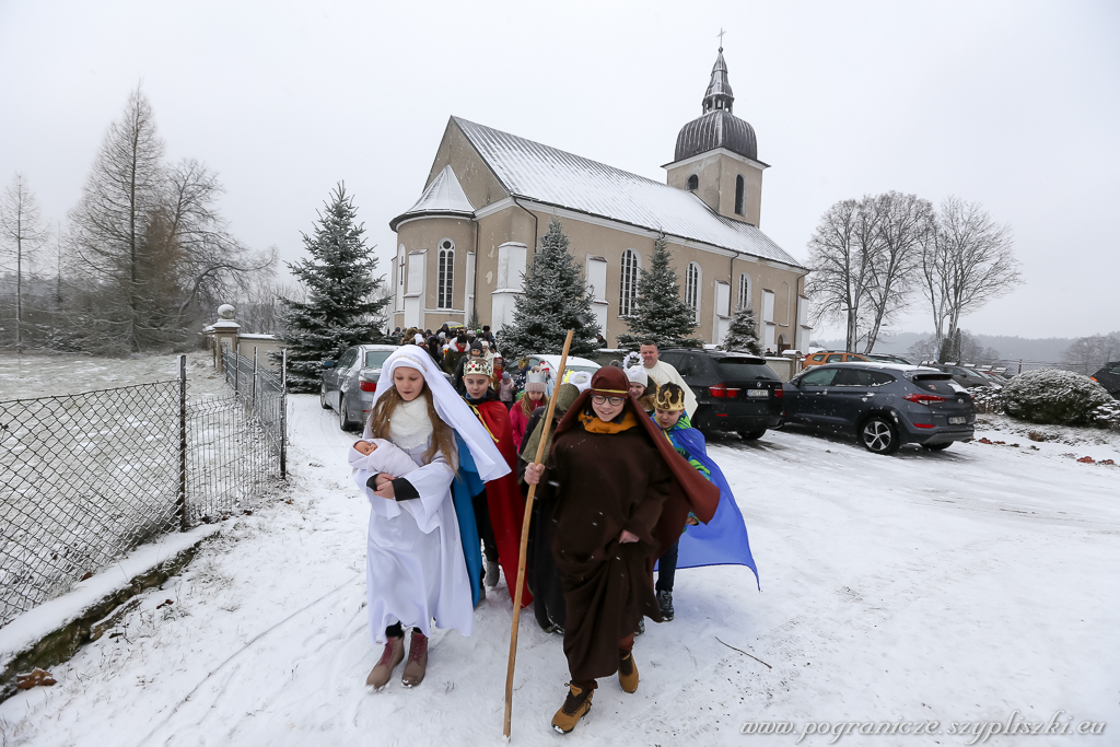 Uroczystość
                            Święta Trzech Króli w kościele parafialnym w
                            Becejłach